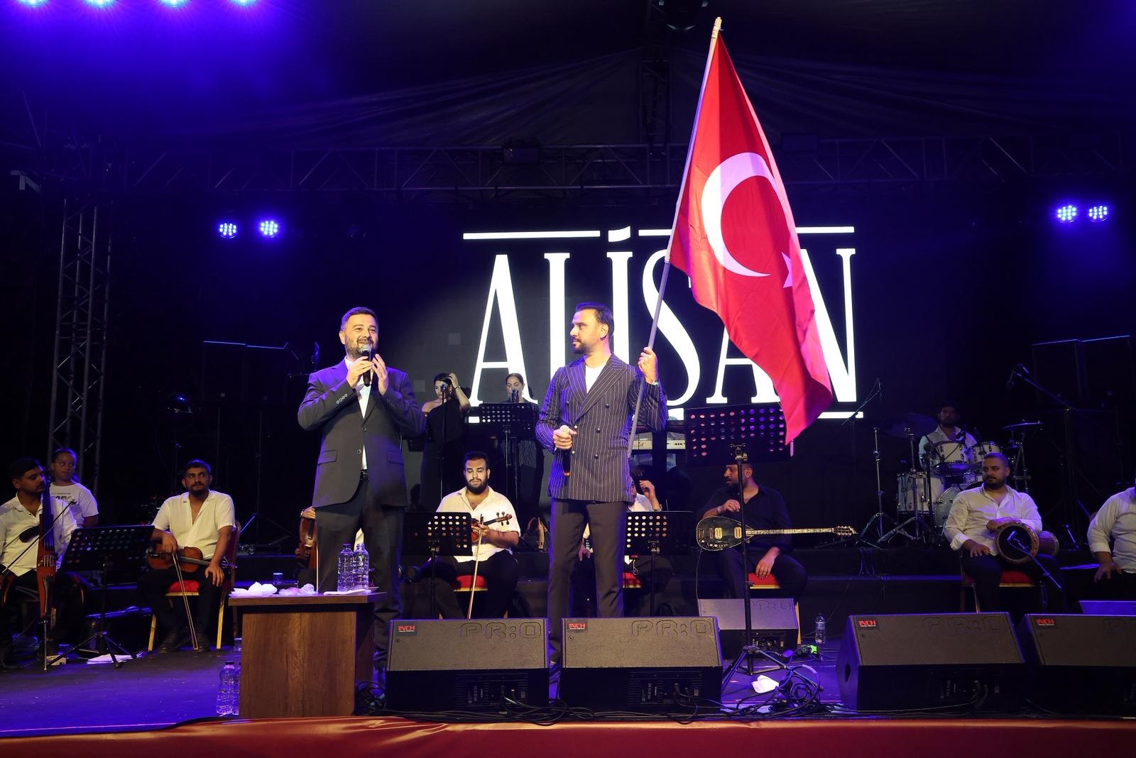 Sadabad Kültür Yolu Festivali’nde Zafer Bayramı Coşkusu
