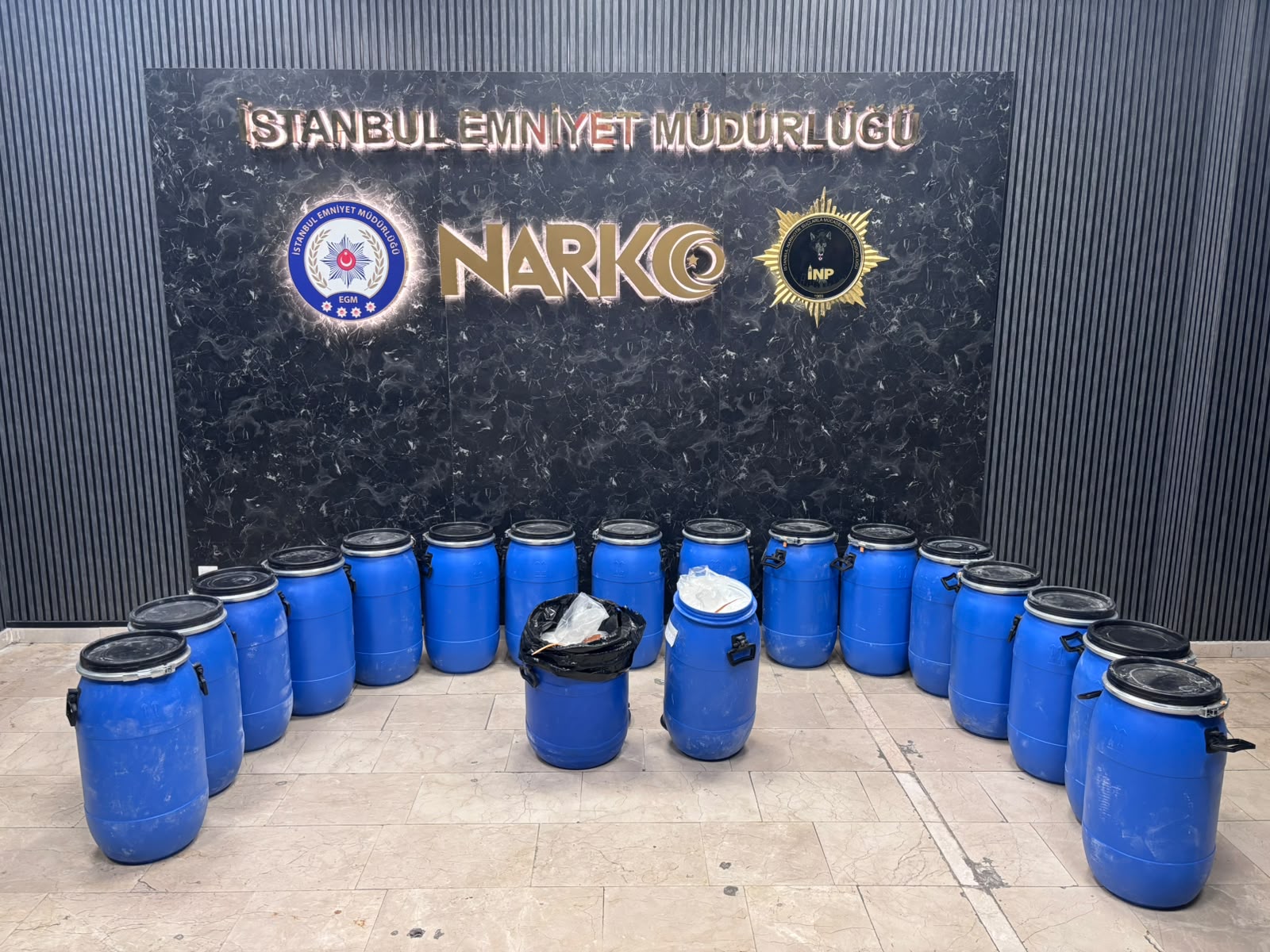 Bayrampaşa’da Uyuşturucu Operasyonu: Araçta Yaklaşık Yarım Ton Madde Ele Geçirildi