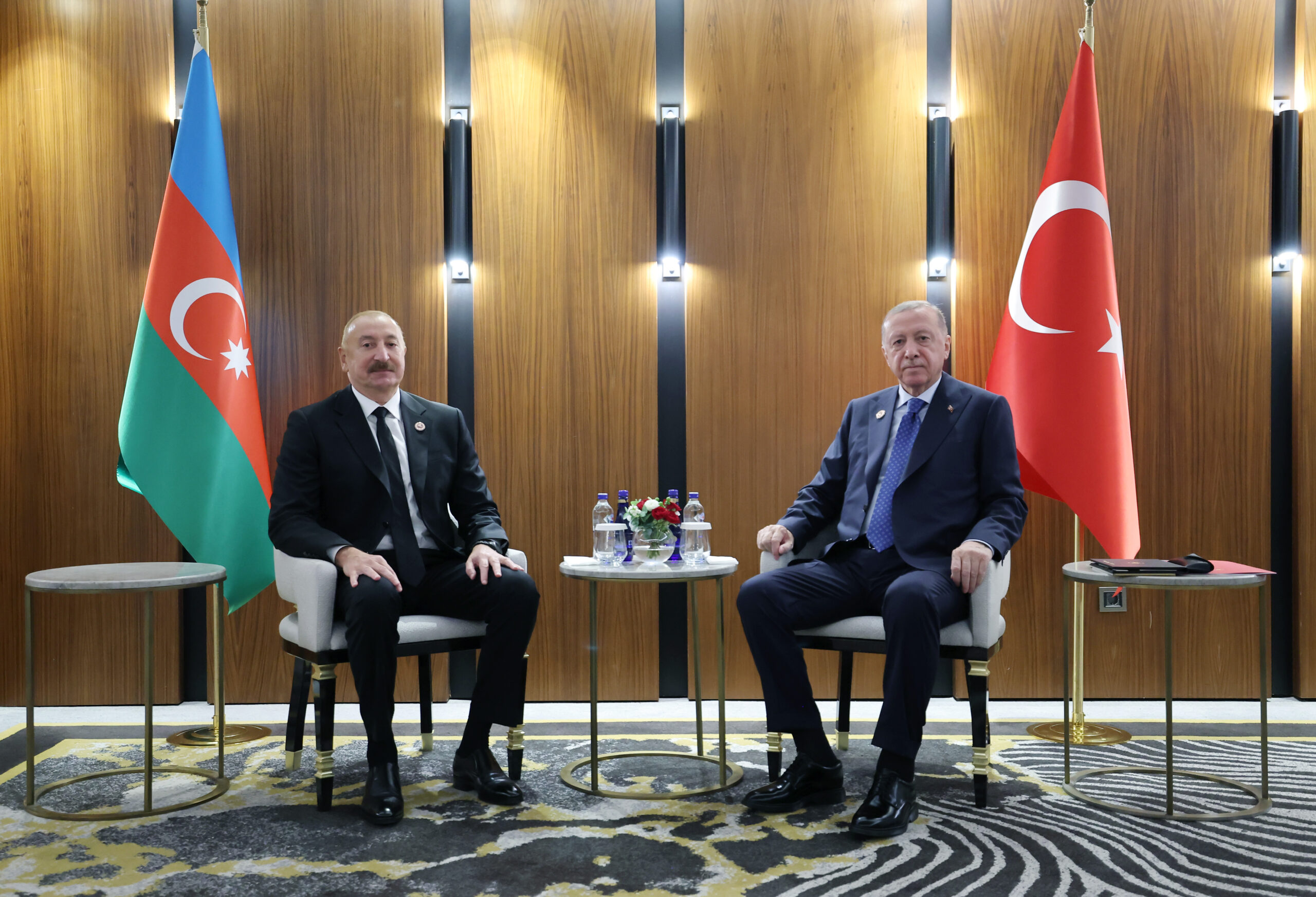 Cumhurbaşkanı Erdoğan Kırgızistan’da Aliyev İle Görüştü