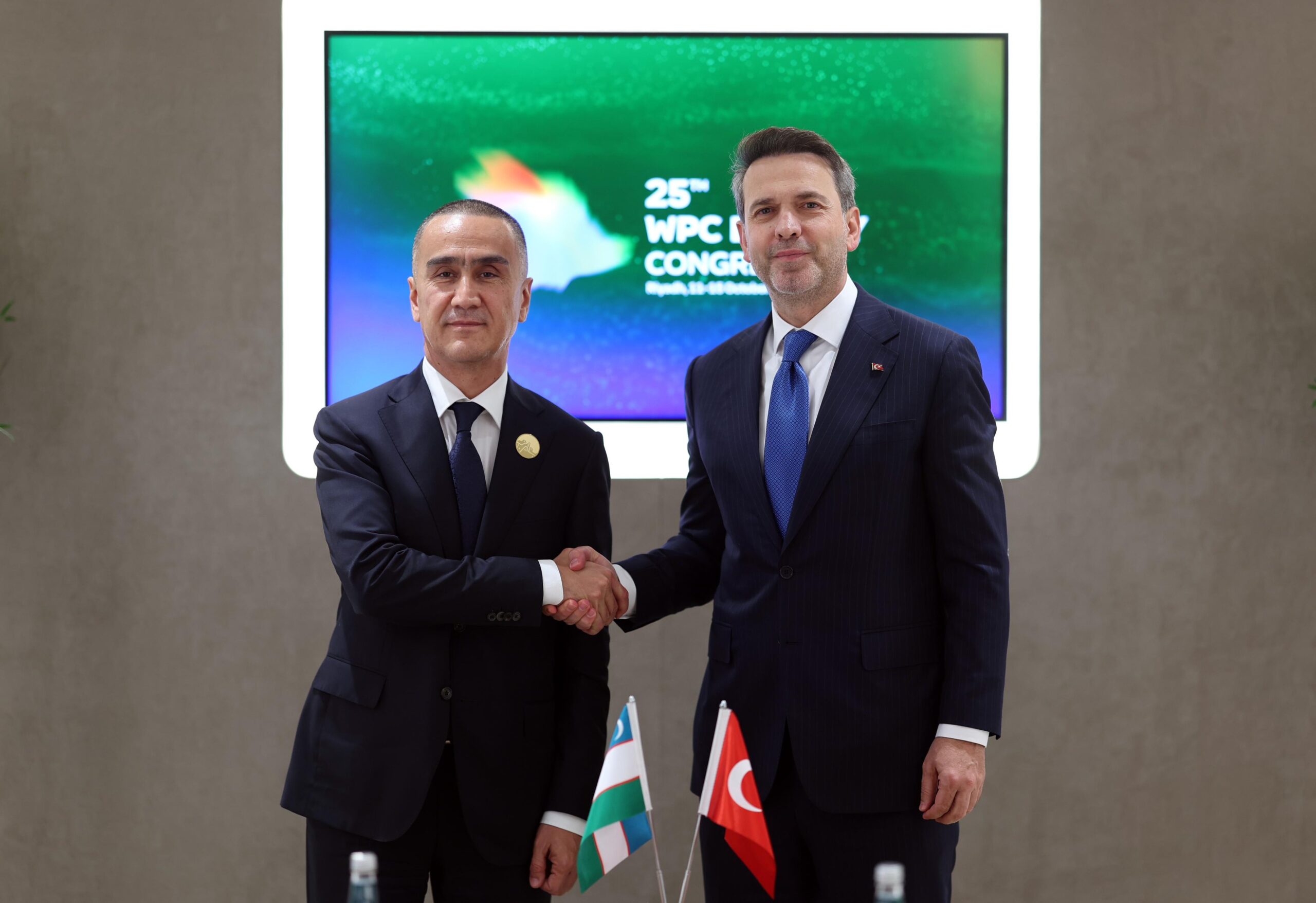 Bakan Bayraktar Riyad’da Özbek Mevkidaşı İle Bir Araya Geldi