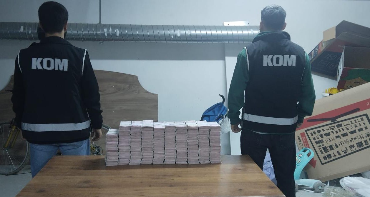 Kocaeli Merkezli Dolandırıcılık Operasyonunda Bodrum Katında Milyonluk Vurgun Ele Geçirildi