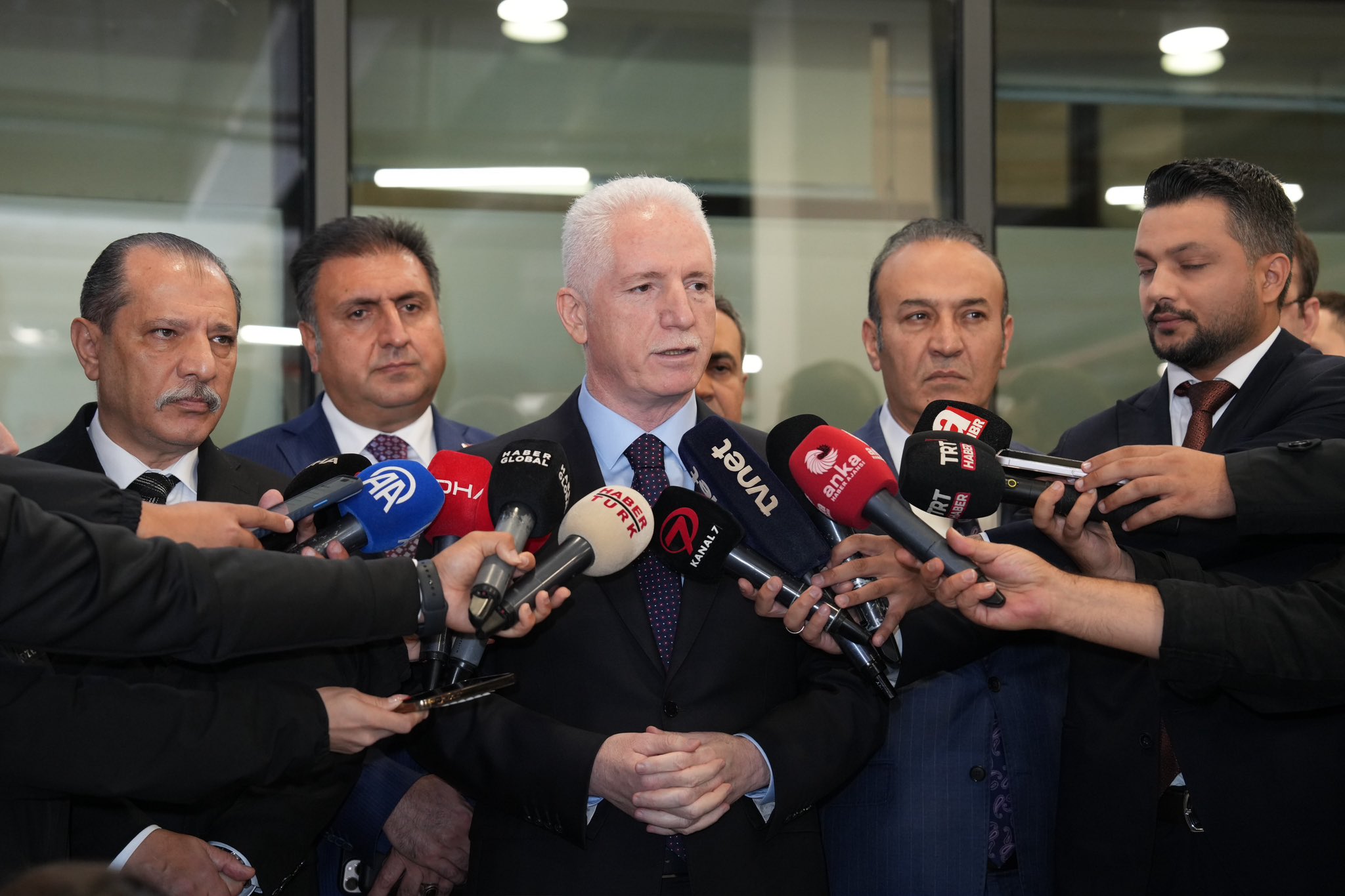 Vali Gül Başakşehir’de Yaralanan Öğrencileri Ziyaret Etti