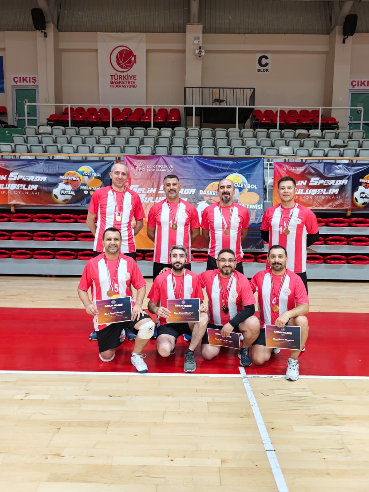 Yalova İl Millî Eğitim Müdürlüğü Voleybolda Zirveyi Bırakmadı