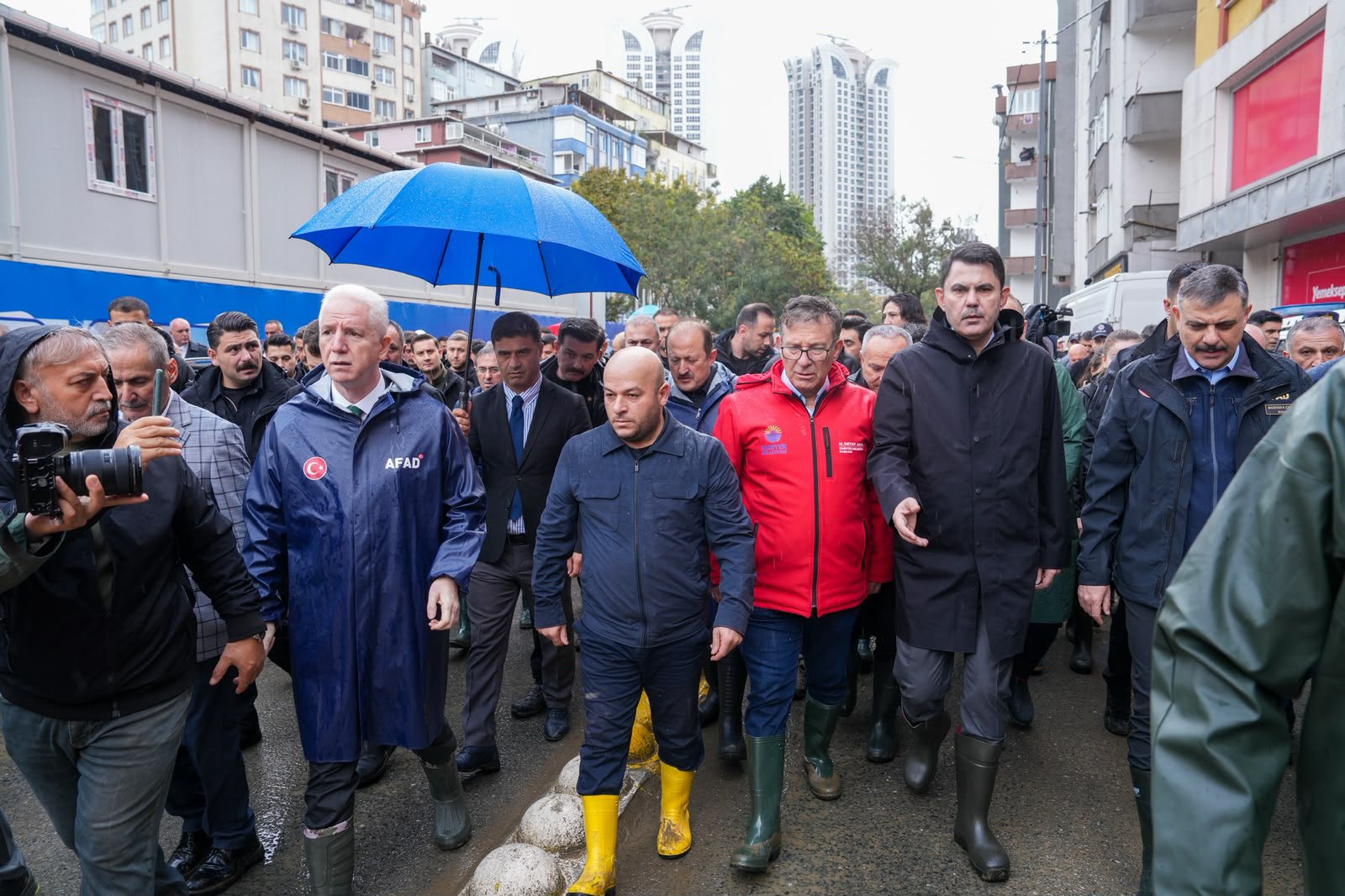 Bakanlar Çiftçi Ve Kurum Su Baskınının Yaşandığı Sarıyer’de Sahada