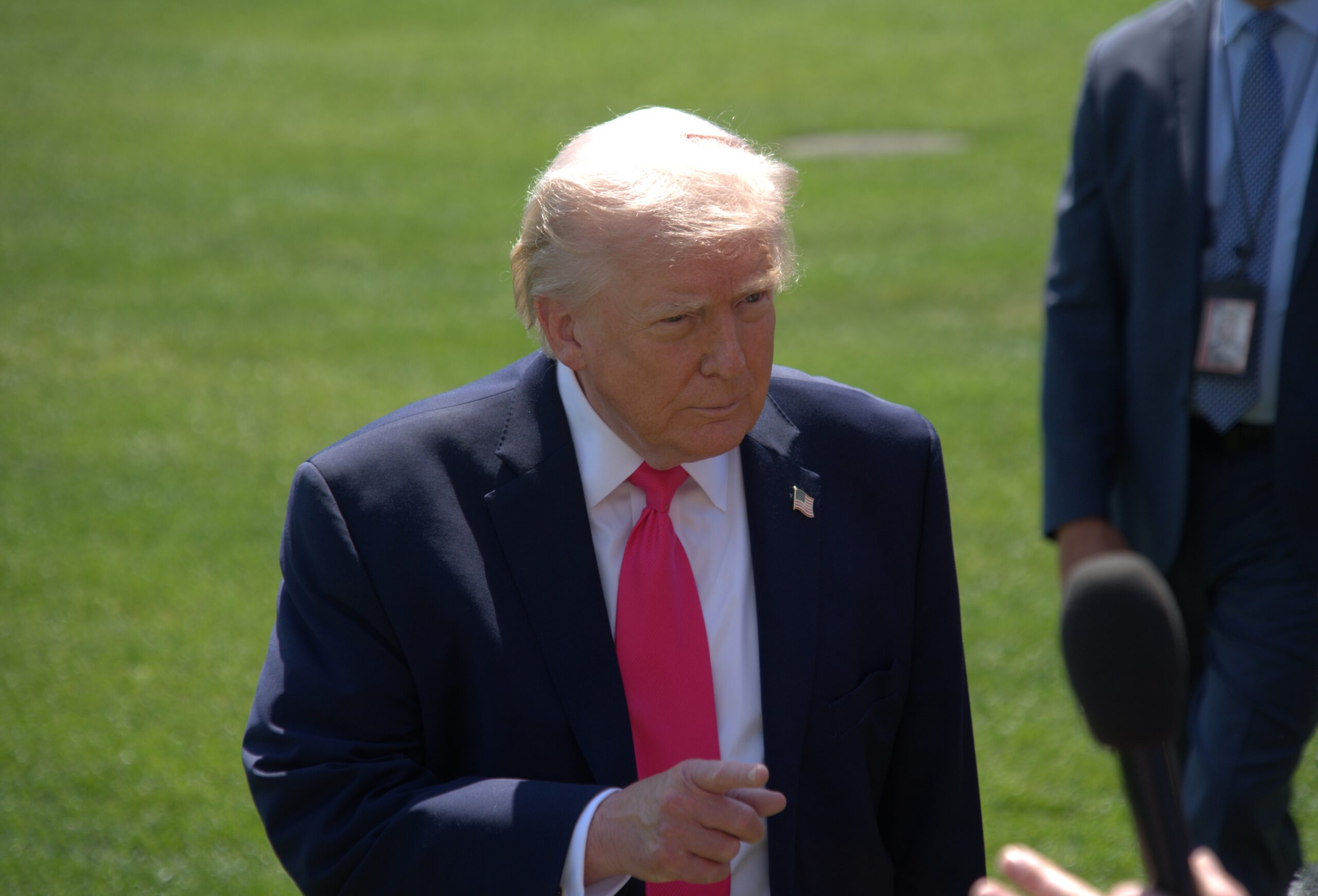 Trump’tan Zelenskiy’e Sert Tepki: Ukrayna’da Yeni Bir Lider Zamanı Geldi